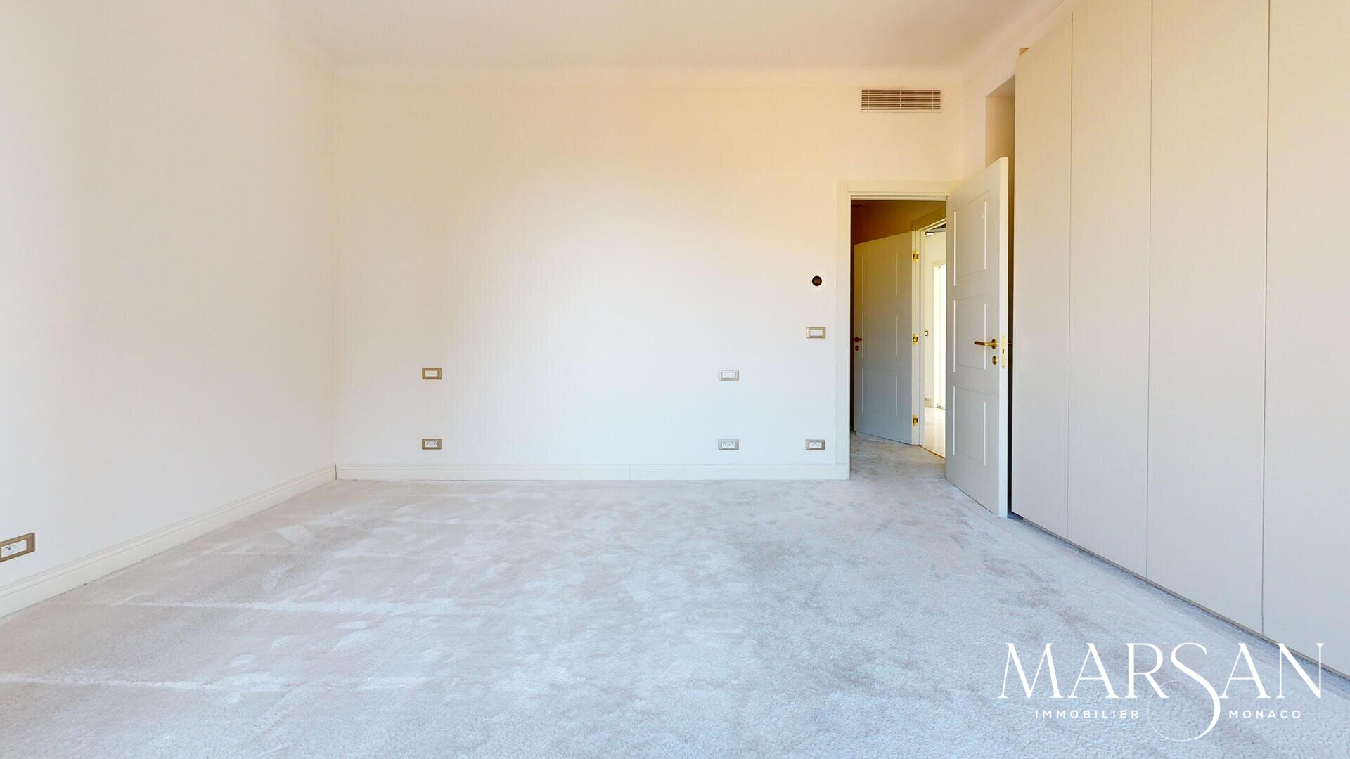 TRÉS GRAND APPARTEMENT - FRANZIDO PALACE
