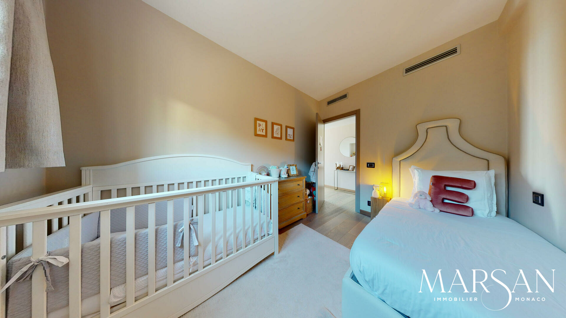 SUPERBO APPARTAMENTO CON 3 CAMERE DA LETTO COMPLETAMENTE RISTRUTTURATO IN VENDITA