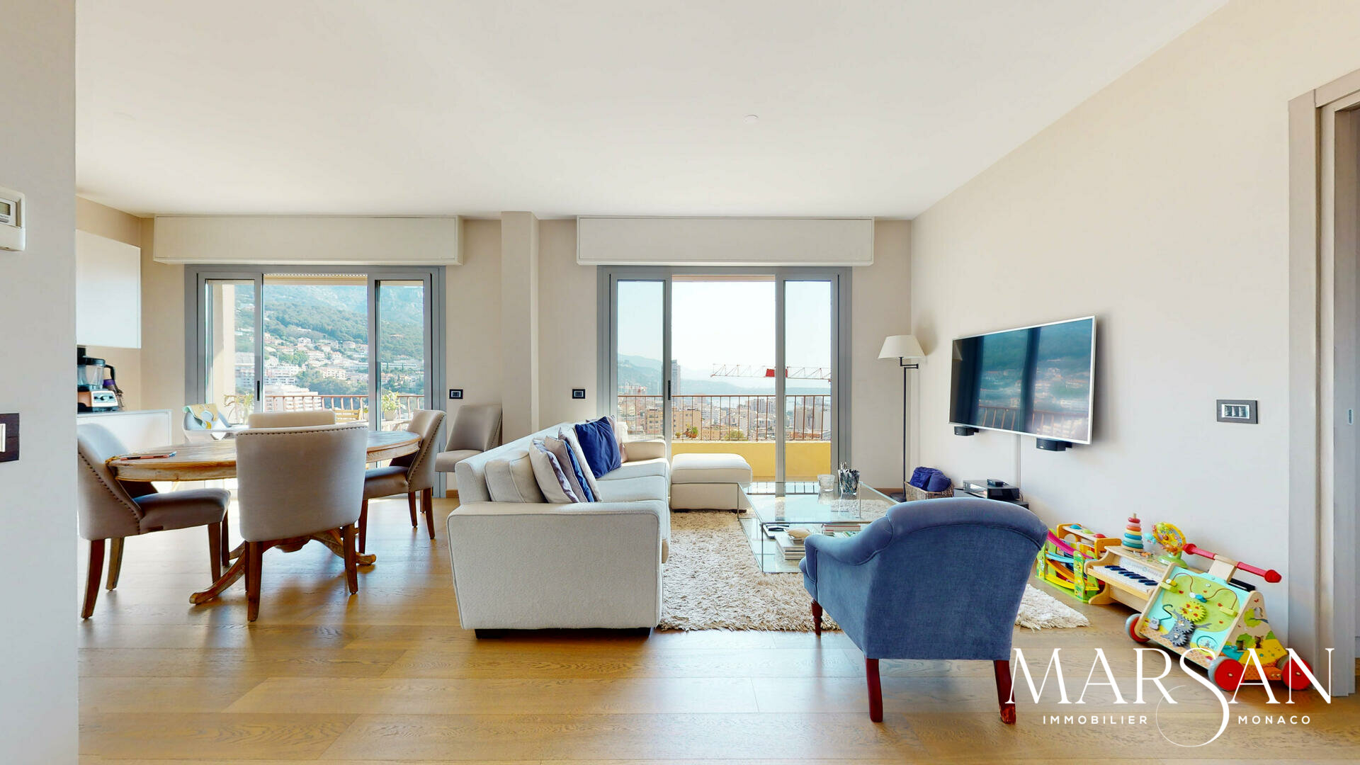 SUPERBO APPARTAMENTO CON 3 CAMERE DA LETTO COMPLETAMENTE RISTRUTTURATO IN VENDITA