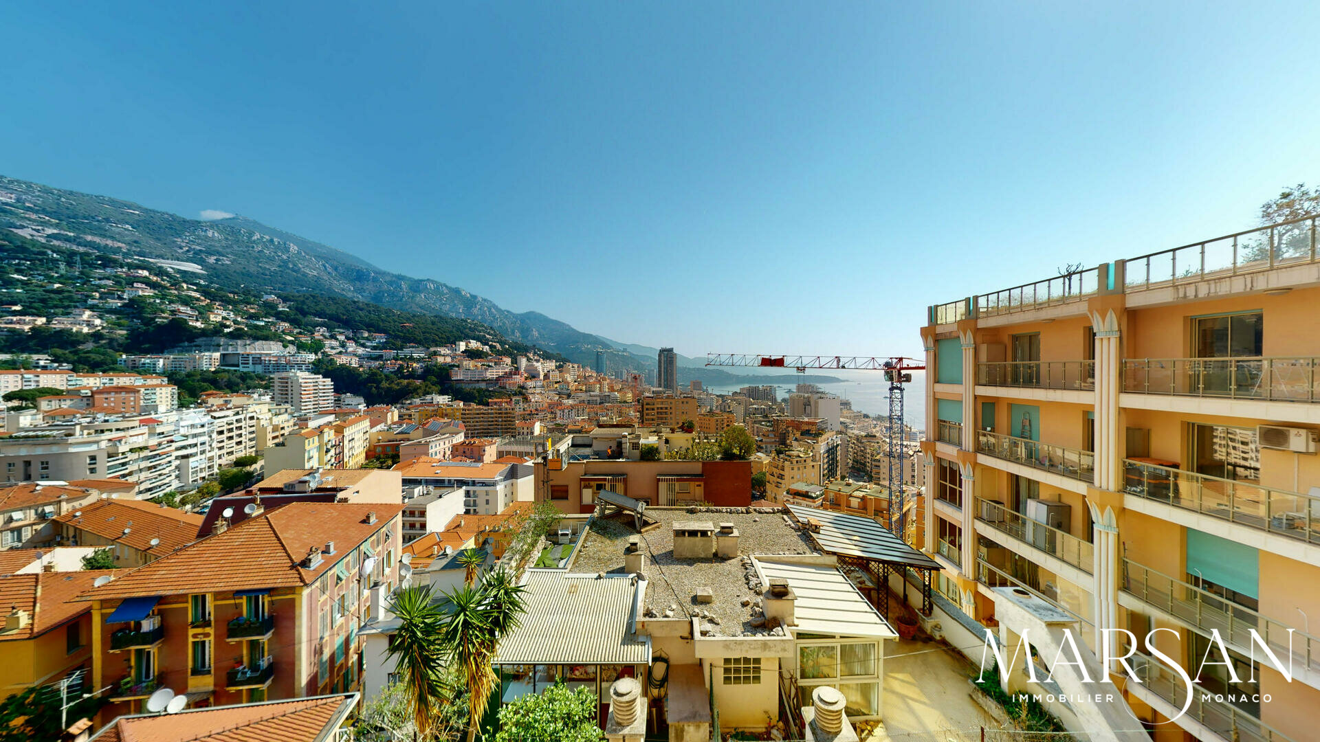 SUPERBO APPARTAMENTO CON 3 CAMERE DA LETTO COMPLETAMENTE RISTRUTTURATO IN VENDITA