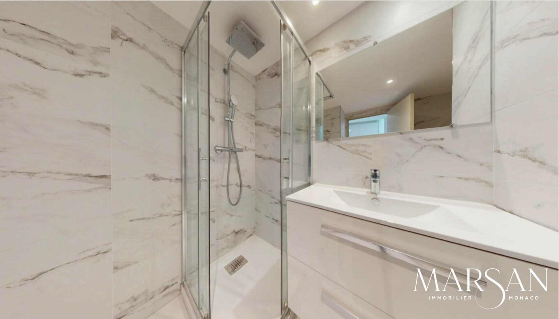 Annonciade – Studio moderne en étage élevé avec terrasse