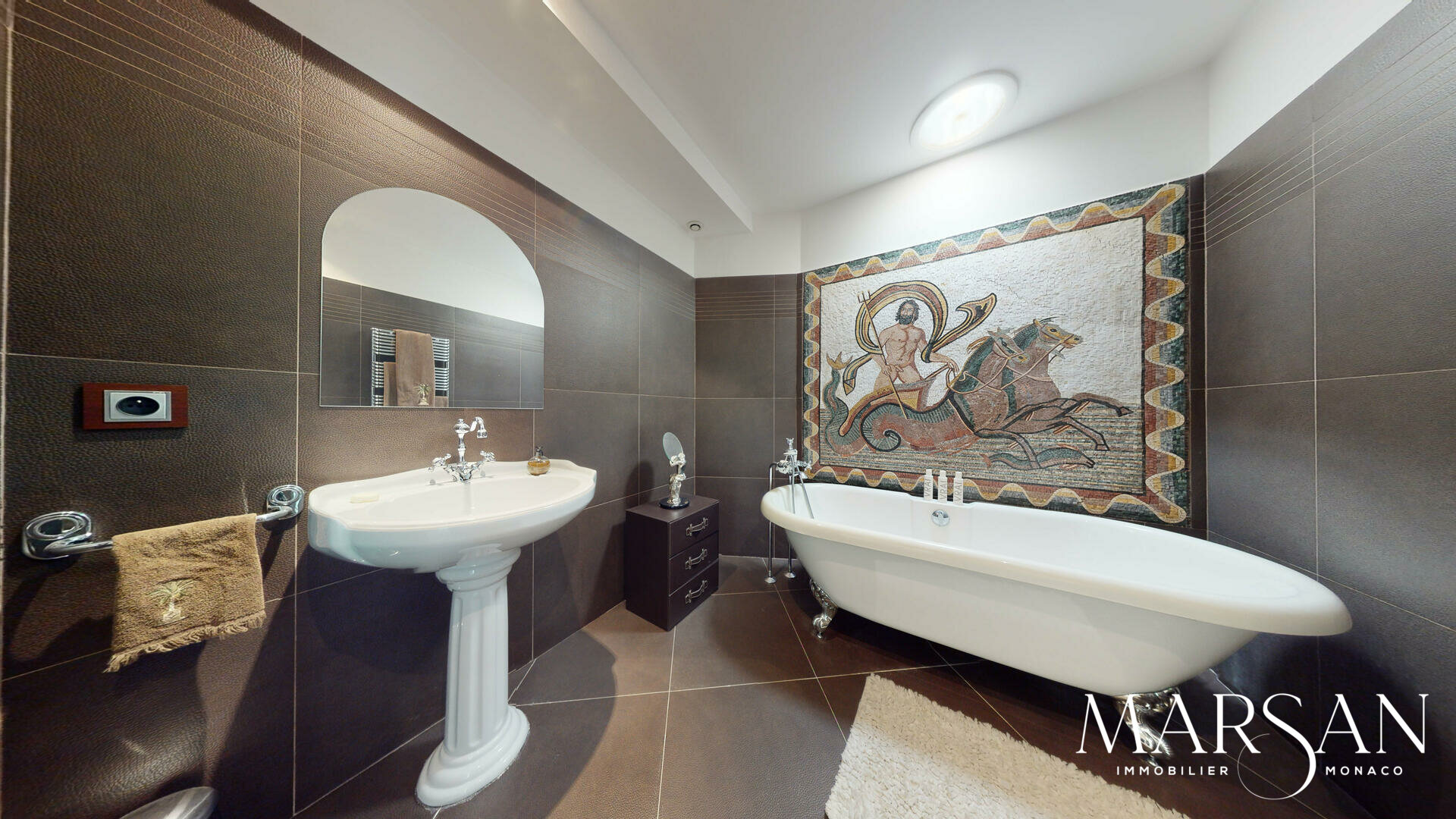 EXCEPTIONAL PRIVATE VILLA FOR SALE - SAINT ROMAN