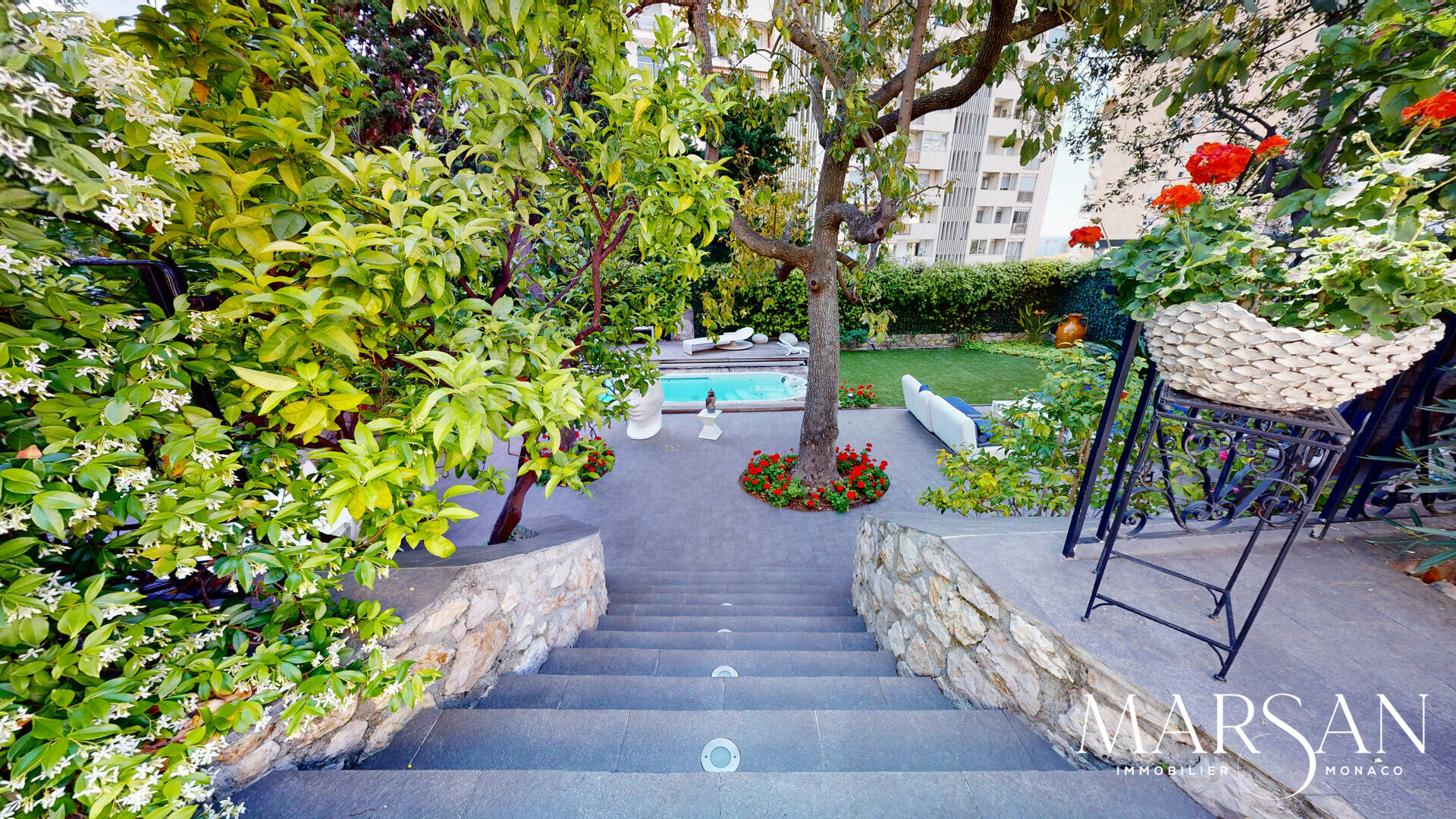 EXCEPTIONAL PRIVATE VILLA FOR SALE - SAINT ROMAN