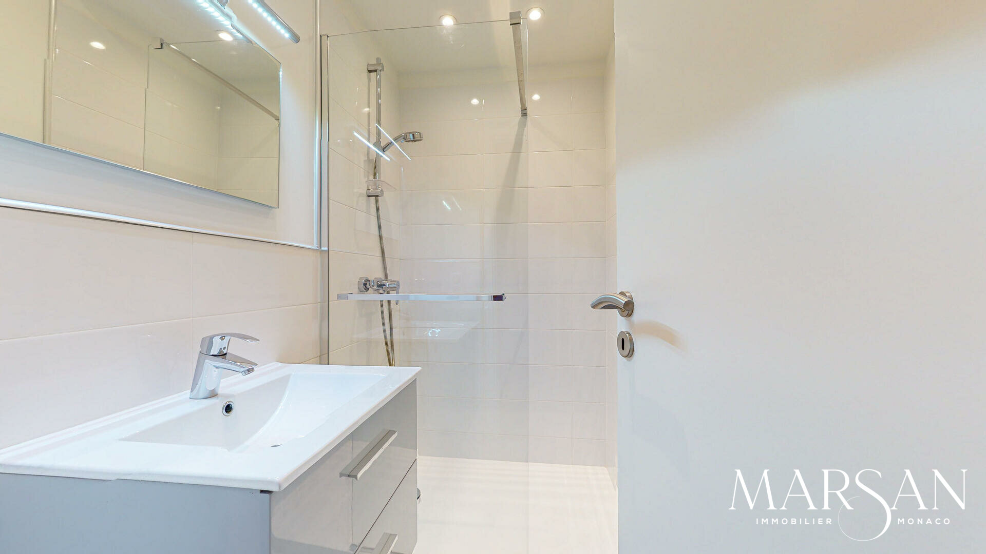 BEAUTIFUL 4-ROOM APARTMENT - LARVOTTO - UNDER LAW 887