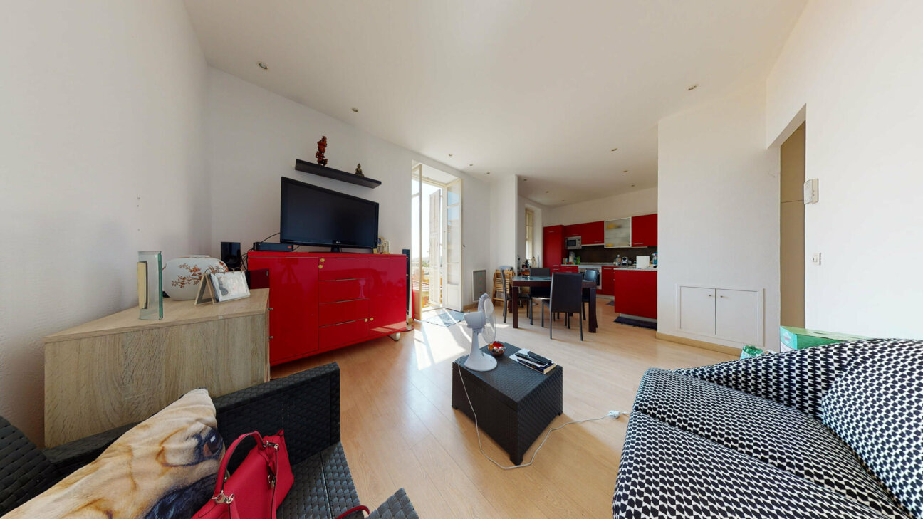 3 PIÈCES À LA VENTE - IMMEUBLE BOURGEOIS