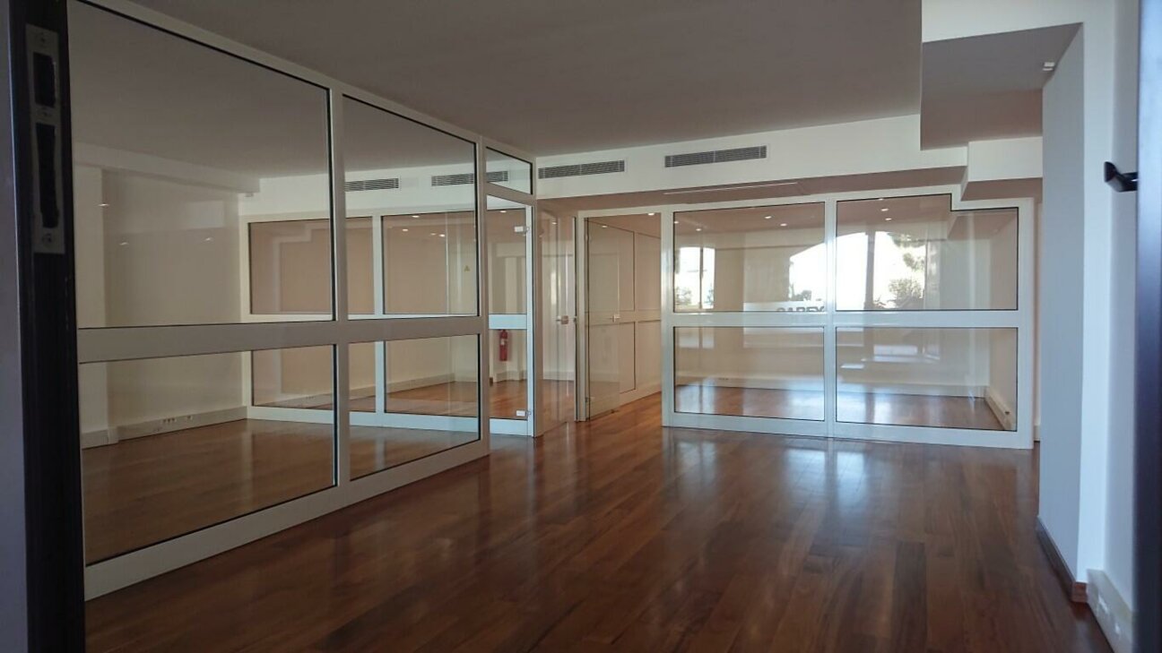 UFFICIO AMMINISTRATIVO IN VENDITA - FONTVIEILLE