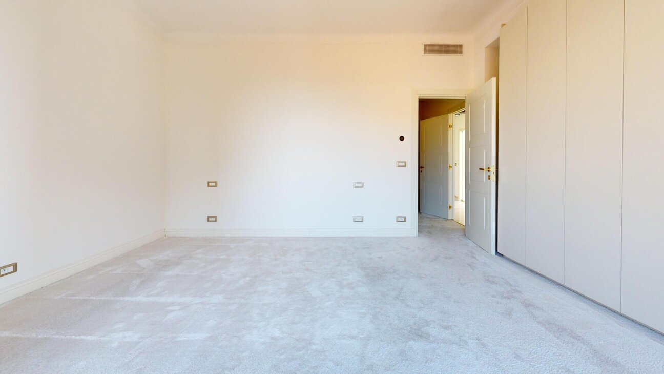 TRÉS GRAND APPARTEMENT - FRANZIDO PALACE