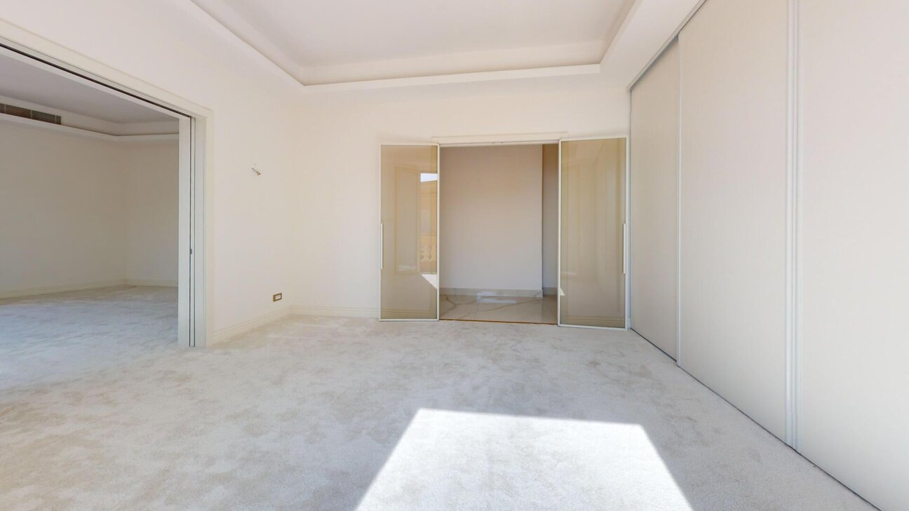 TRÉS GRAND APPARTEMENT - FRANZIDO PALACE