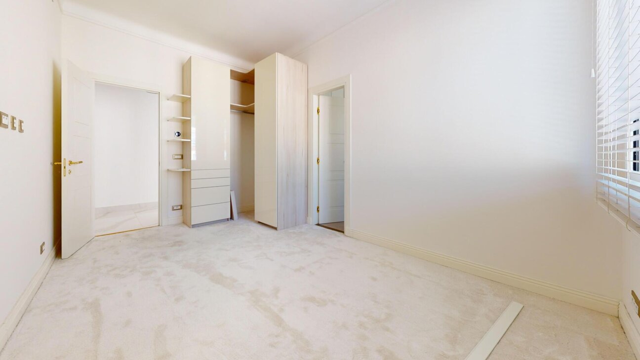 TRÉS GRAND APPARTEMENT - FRANZIDO PALACE