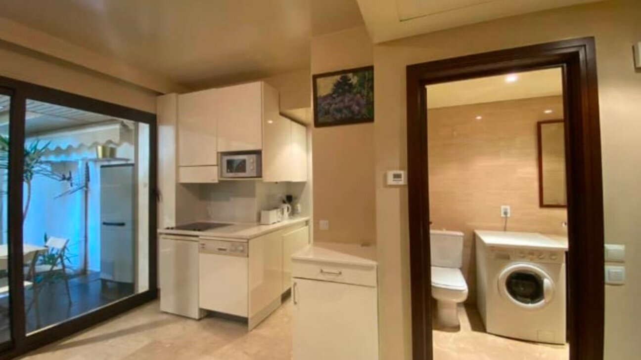 STUDIO INCANTEVOLE CON GIARDINO PRIVATO - BEVERLY PALACE