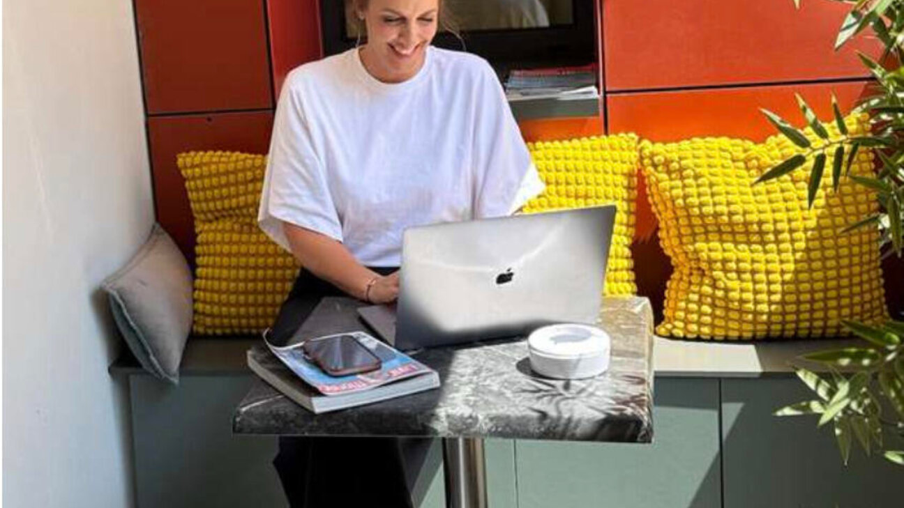 Beautiful office- NEAR MONTE CARLO COUNTRY CLUB