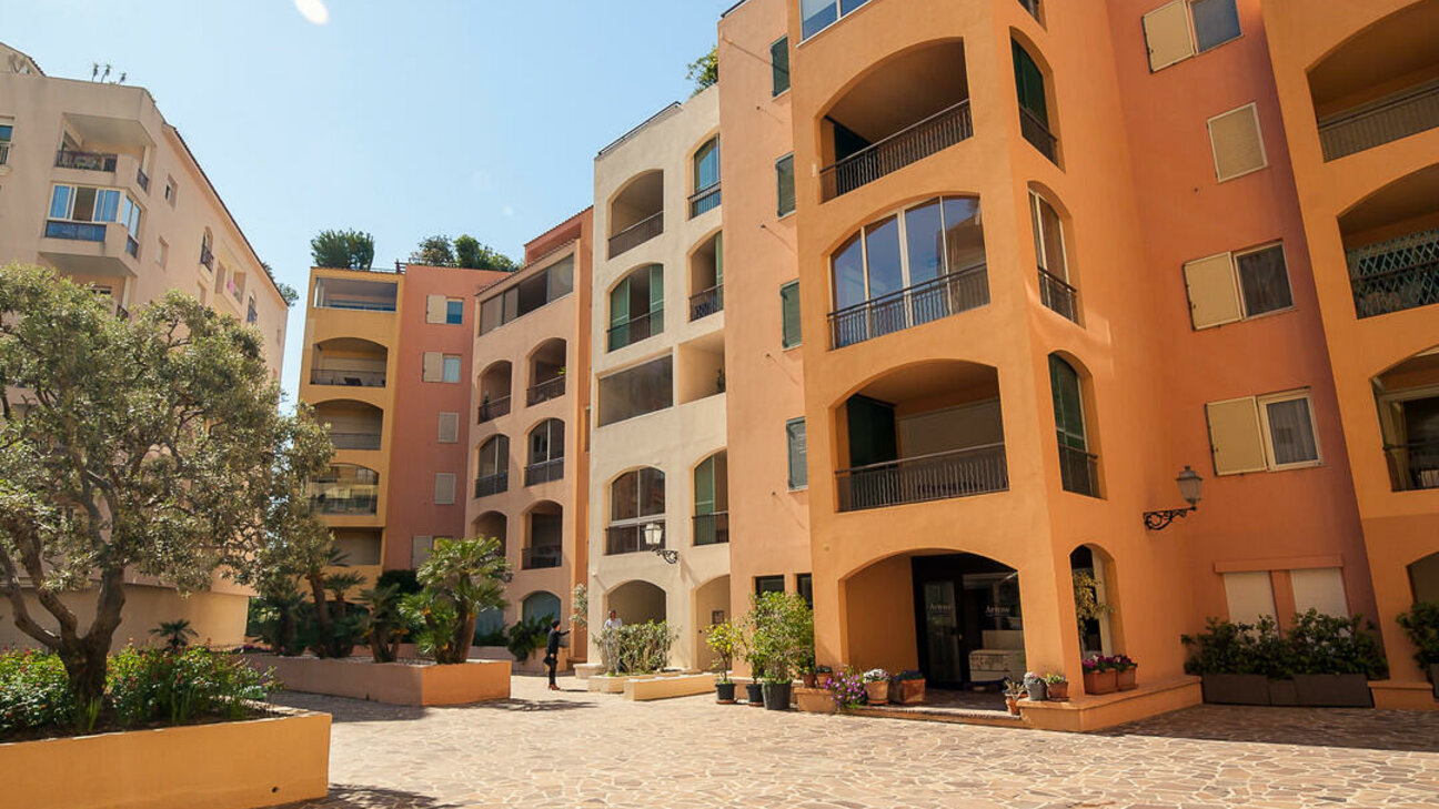 UFFICIO AMMINISTRATIVO IN VENDITA - FONTVIEILLE