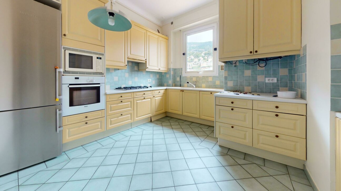 FRANZIDO PALACE - LOCATION