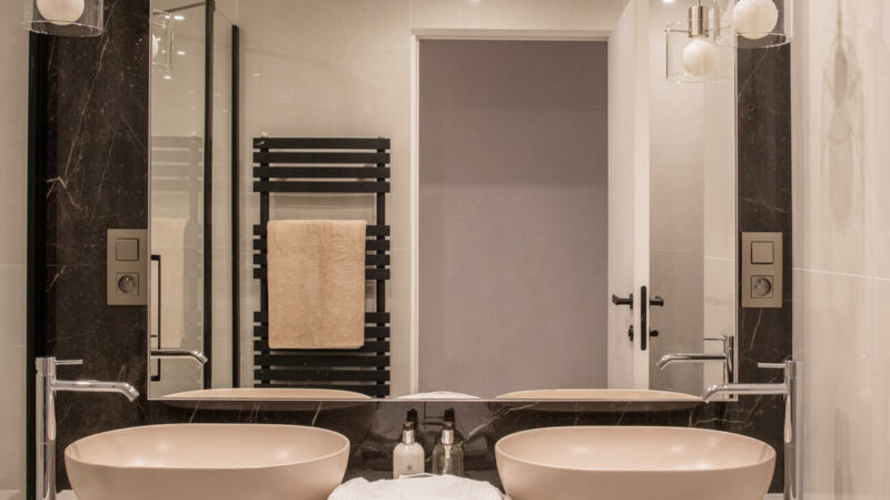 TRES BEAU 4/5 PIECES - APERCU MER - PROCHE DU CENTRE