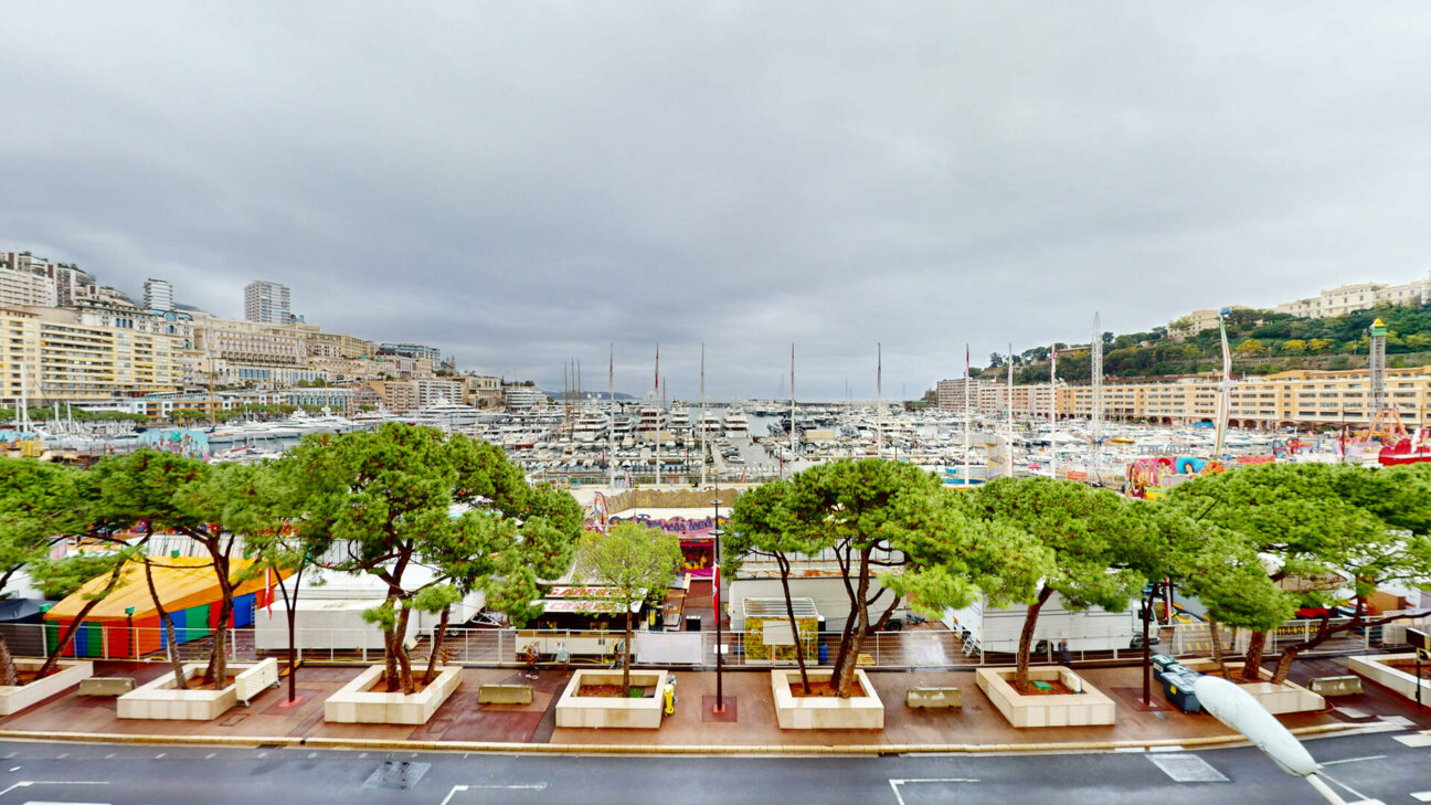 RARE 1 BEDROOM  FOR SALE - PORT HERCULES