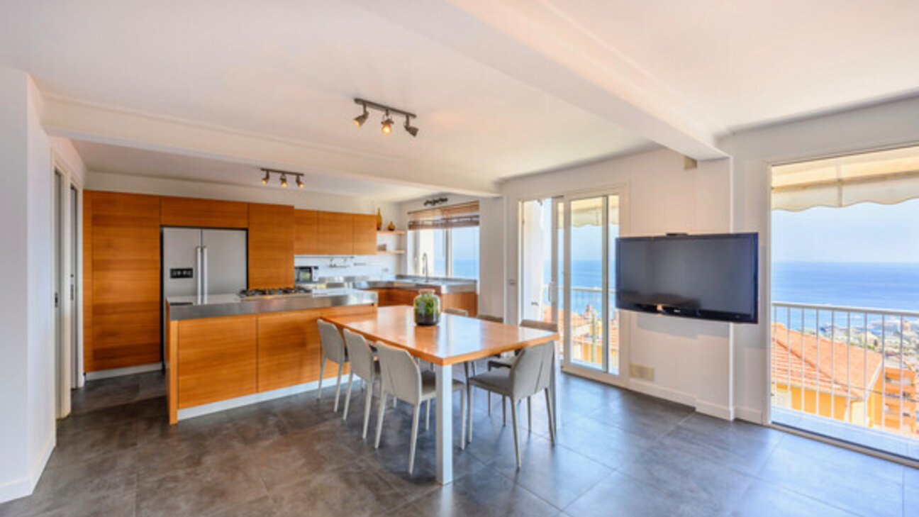 TRIPLEX WITH ROOF TOP TERRACE - BEAUSOLEIL